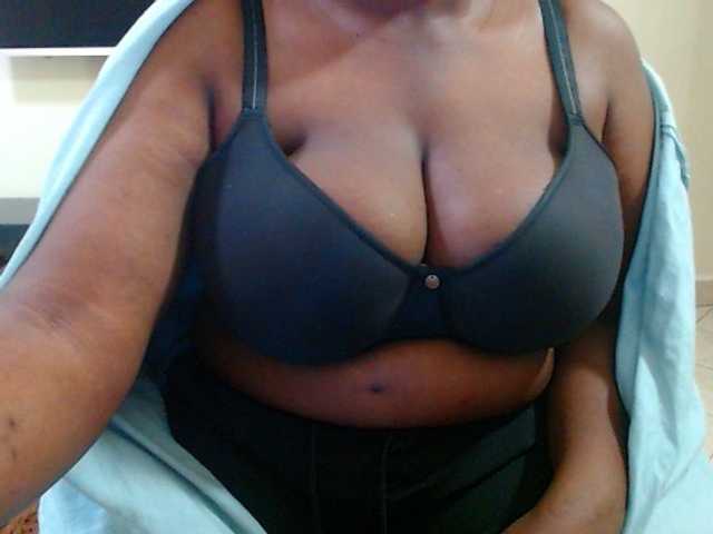 Dalia70 live cam on BongaCams