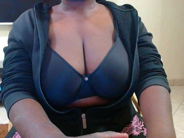Dalia70 live cam on BongaCams