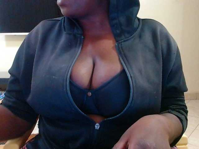 Dalia70 live cam on BongaCams