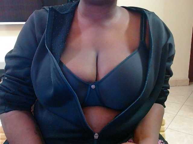 Dalia70 live cam on BongaCams