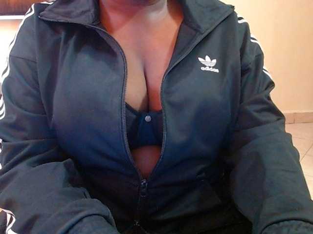 Dalia70 live cam on BongaCams
