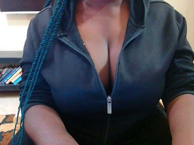 Dalia70 live cam on BongaCams