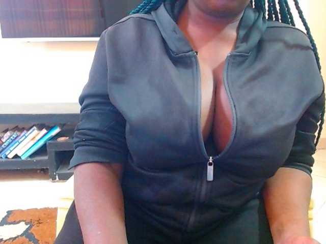Dalia70 live cam on BongaCams