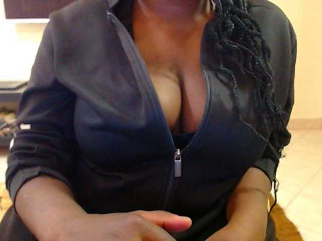 Dalia70 live cam on BongaCams