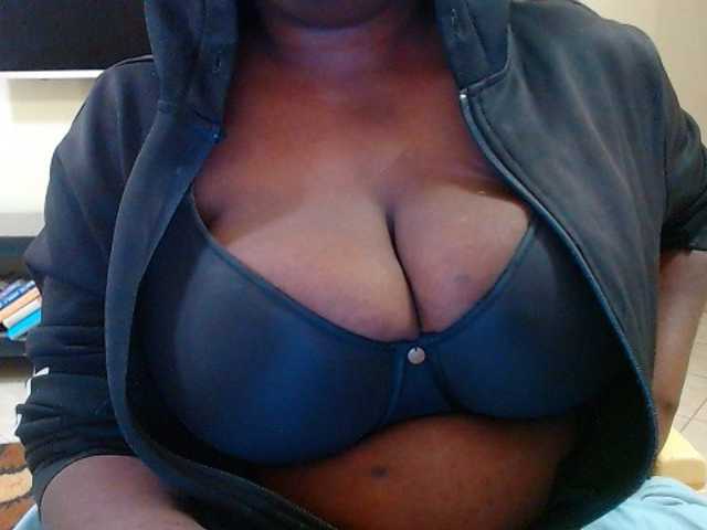 Dalia70 live cam on BongaCams