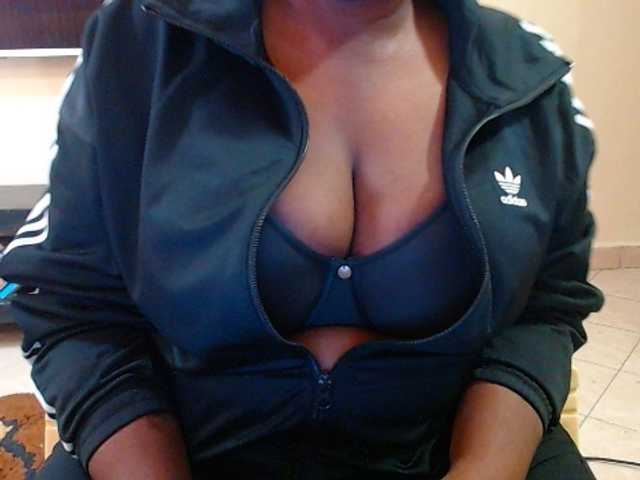 Dalia70 live cam on BongaCams