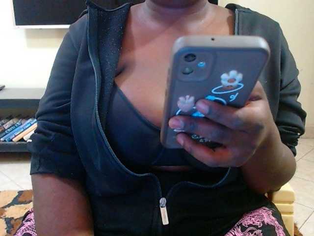 Dalia70 live cam on BongaCams
