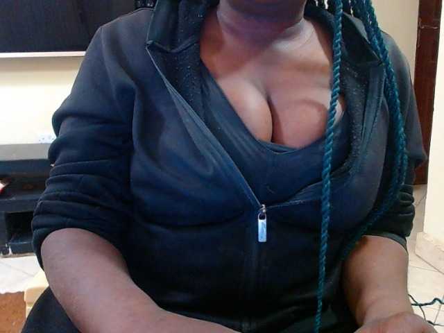 Dalia70 live cam on BongaCams