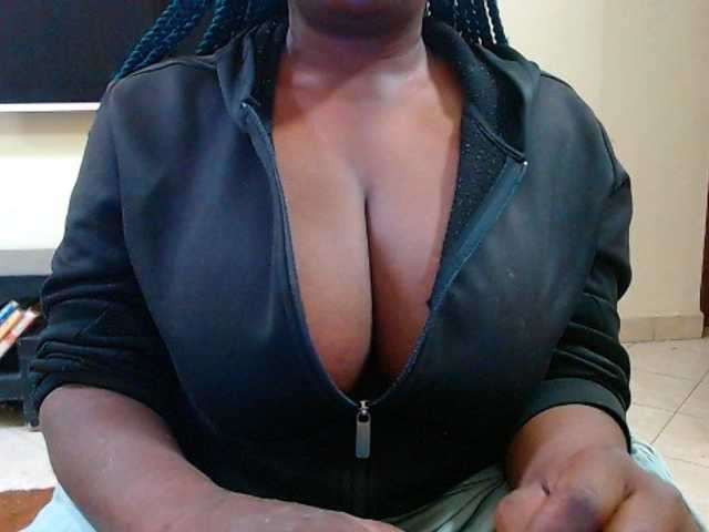 Dalia70 live cam on BongaCams