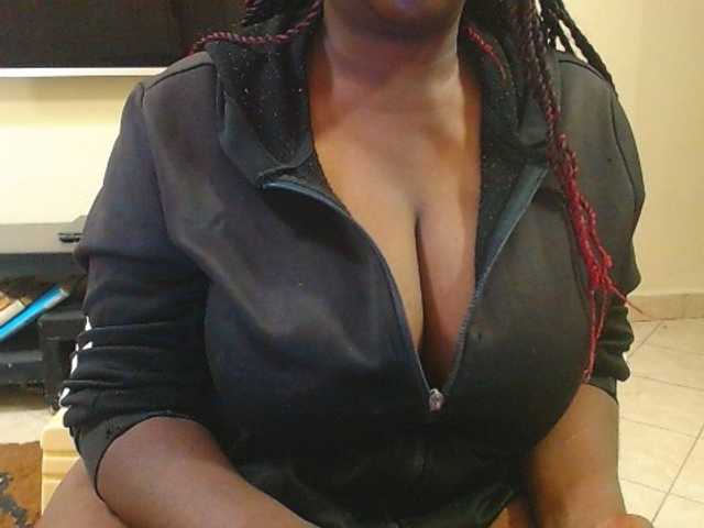 Dalia70 live cam on BongaCams