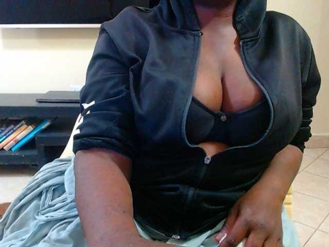 Dalia70 live cam on BongaCams