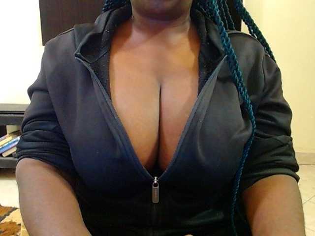 Dalia70 live cam on BongaCams