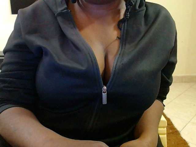 Dalia70 live cam on BongaCams