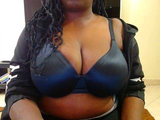 Dalia70 live cam on BongaCams