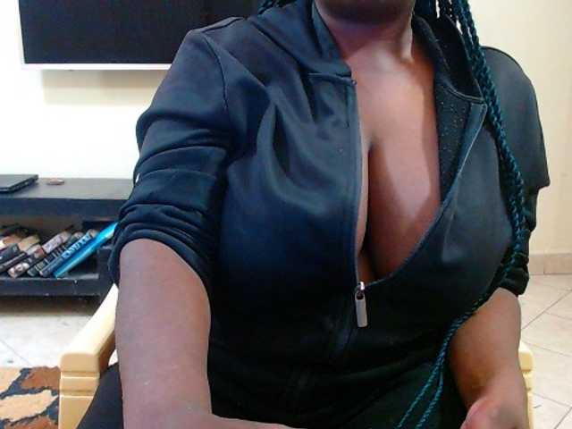 Dalia70 live cam on BongaCams