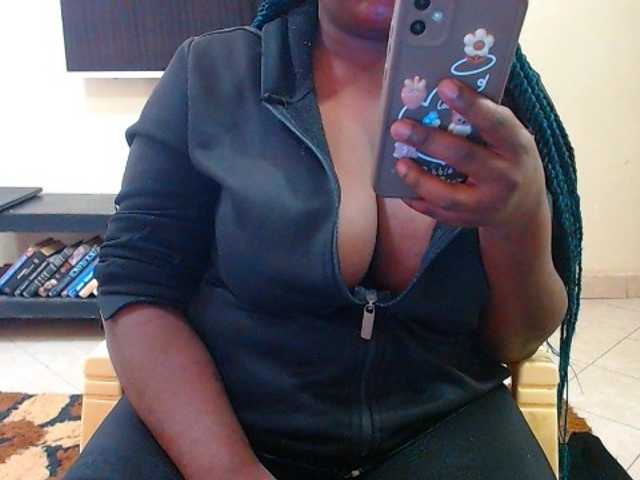 Dalia70 live cam on BongaCams