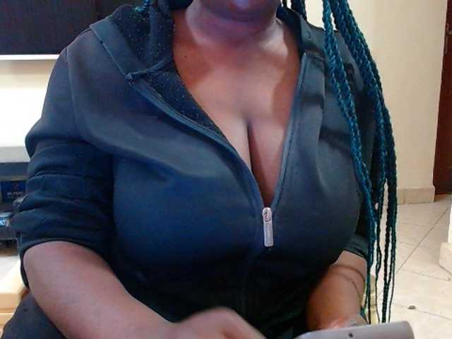 Dalia70 live cam on BongaCams