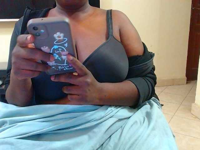 Dalia70 live cam on BongaCams