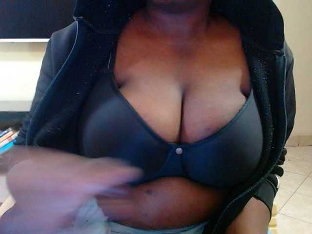 Dalia70 live cam on BongaCams