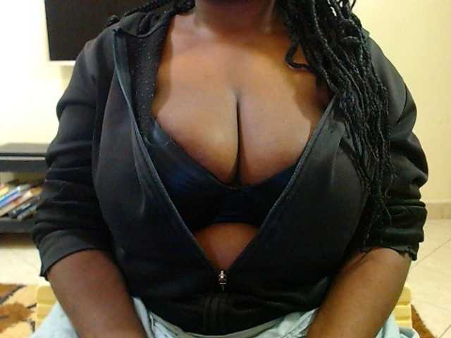 Dalia70 live cam on BongaCams