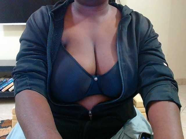 Dalia70 live cam on BongaCams