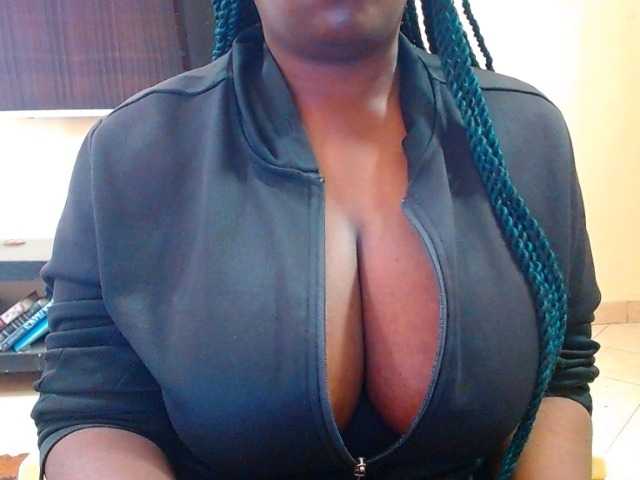 Dalia70 live cam on BongaCams