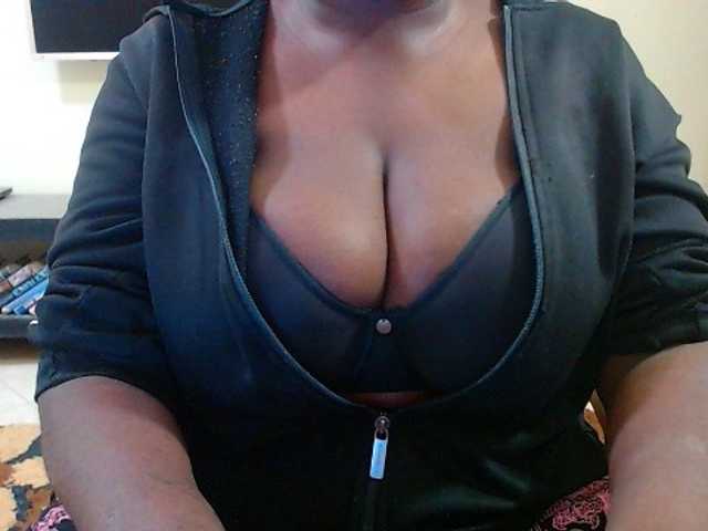 Dalia70 live cam on BongaCams