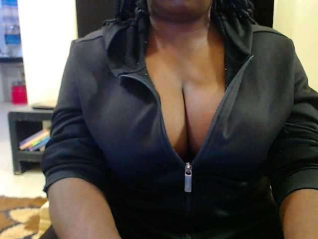 le modèle Dalia70 est en webcam porno dans un show sur le site bongacams, il possède les tags suivants: Ebony,Brunette,Trimmed
