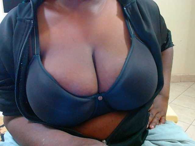 Dalia70 live cam on BongaCams