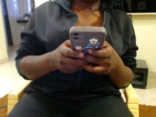 le modèle Dalia70 est en webcam porno dans un show sur le site bongacams, il possède les tags suivants: Ebony,Brunette,Trimmed