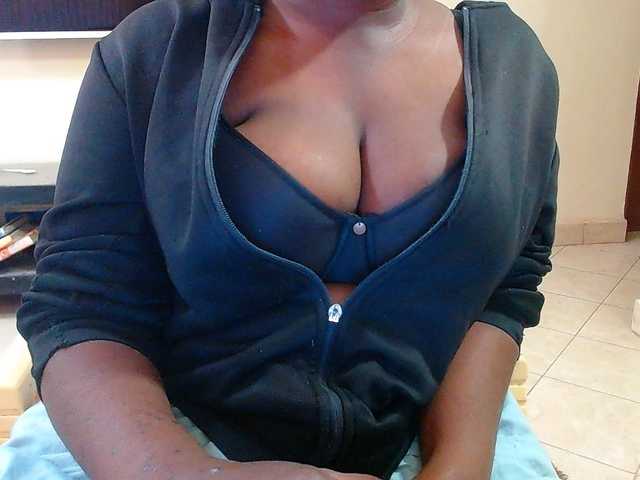 Dalia70 live cam on BongaCams