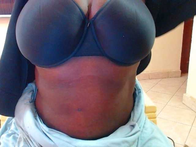Dalia70 — live female cam
