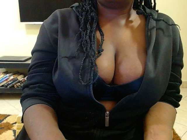 Dalia70 live cam on BongaCams