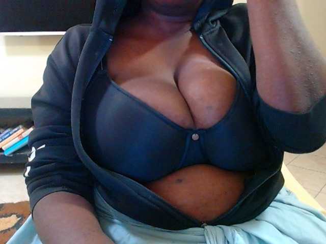 Dalia70 live cam on BongaCams
