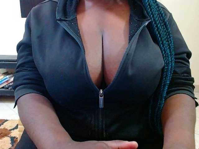 Dalia70 live cam on BongaCams