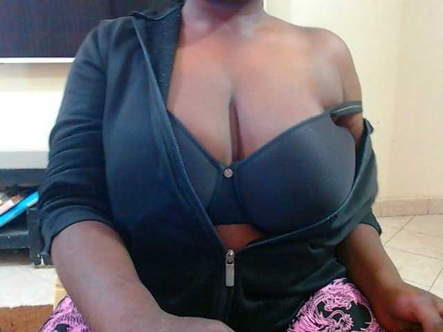 Dalia70 live cam on BongaCams