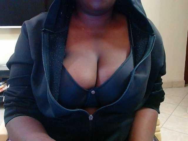 Dalia70 live cam on BongaCams