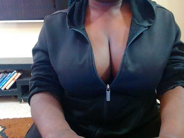 Dalia70 live cam on BongaCams