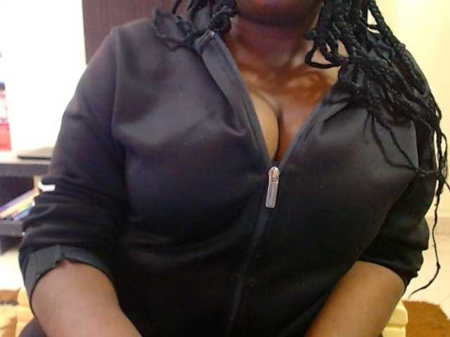 Dalia70 live cam on BongaCams