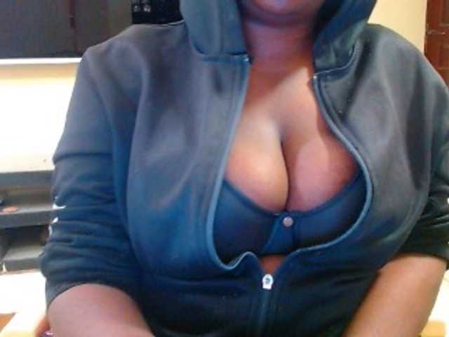 Dalia70 live cam on BongaCams