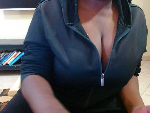 Dalia70 live cam on BongaCams
