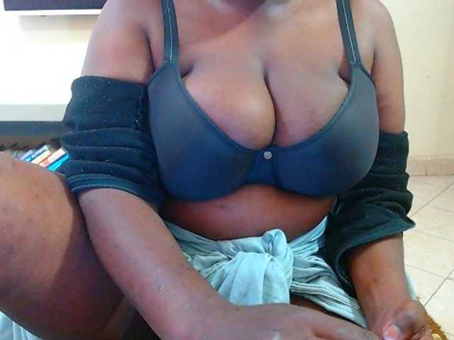 Dalia70 live cam on BongaCams