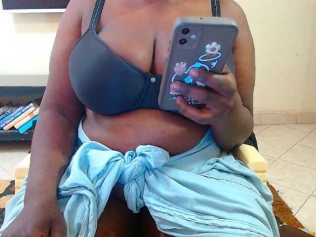 Dalia70 live cam on BongaCams