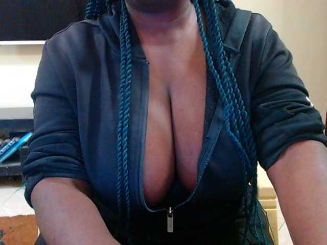 Dalia70 live cam on BongaCams