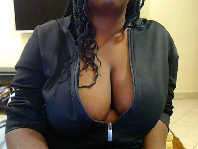 Dalia70 live cam on BongaCams