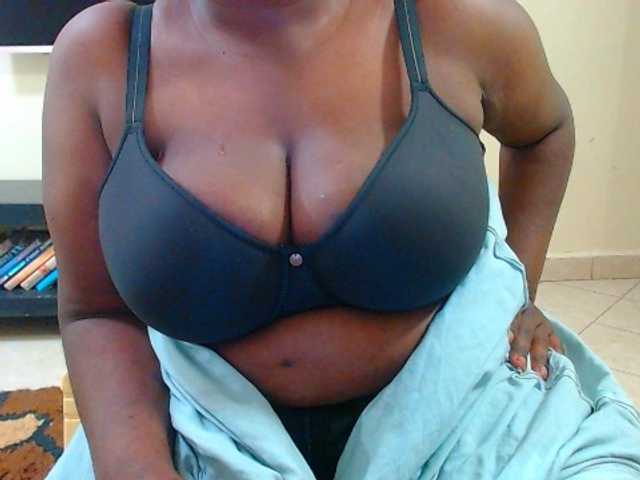 Dalia70 live cam on BongaCams