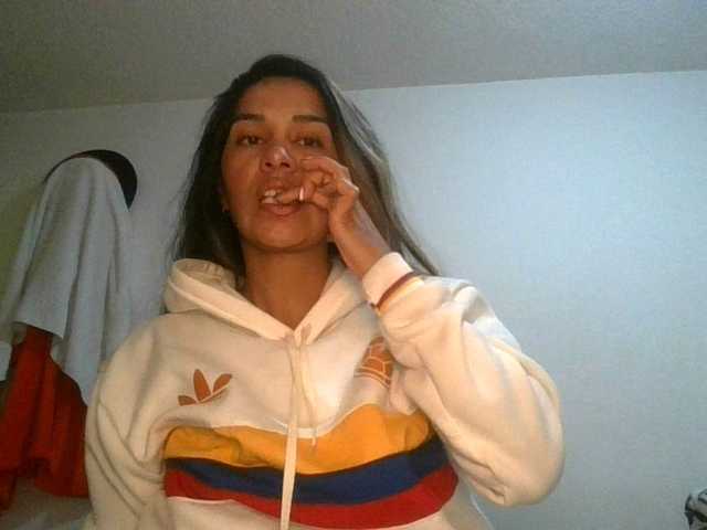 JuanaBrunette live cam on BongaCams