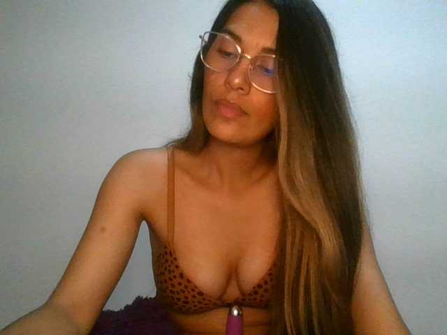 JuanaBrunette live cam on BongaCams