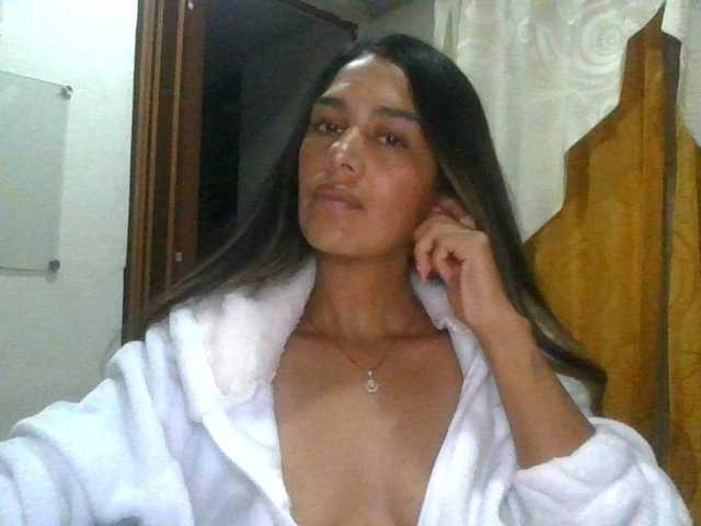 JuanaBrunette live cam on BongaCams
