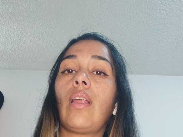 JuanaBrunette live cam preview